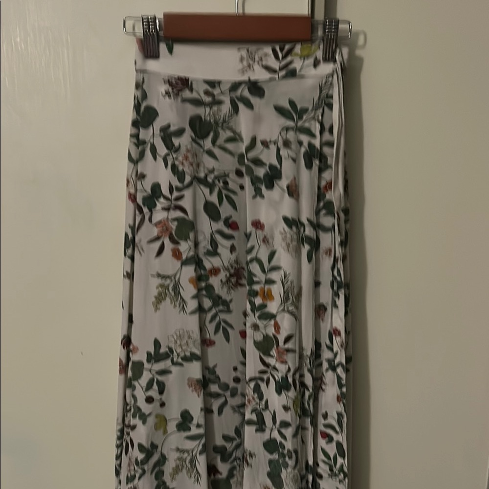 Amour Vert Cream A-Line Midi Skirt Resort Wear
